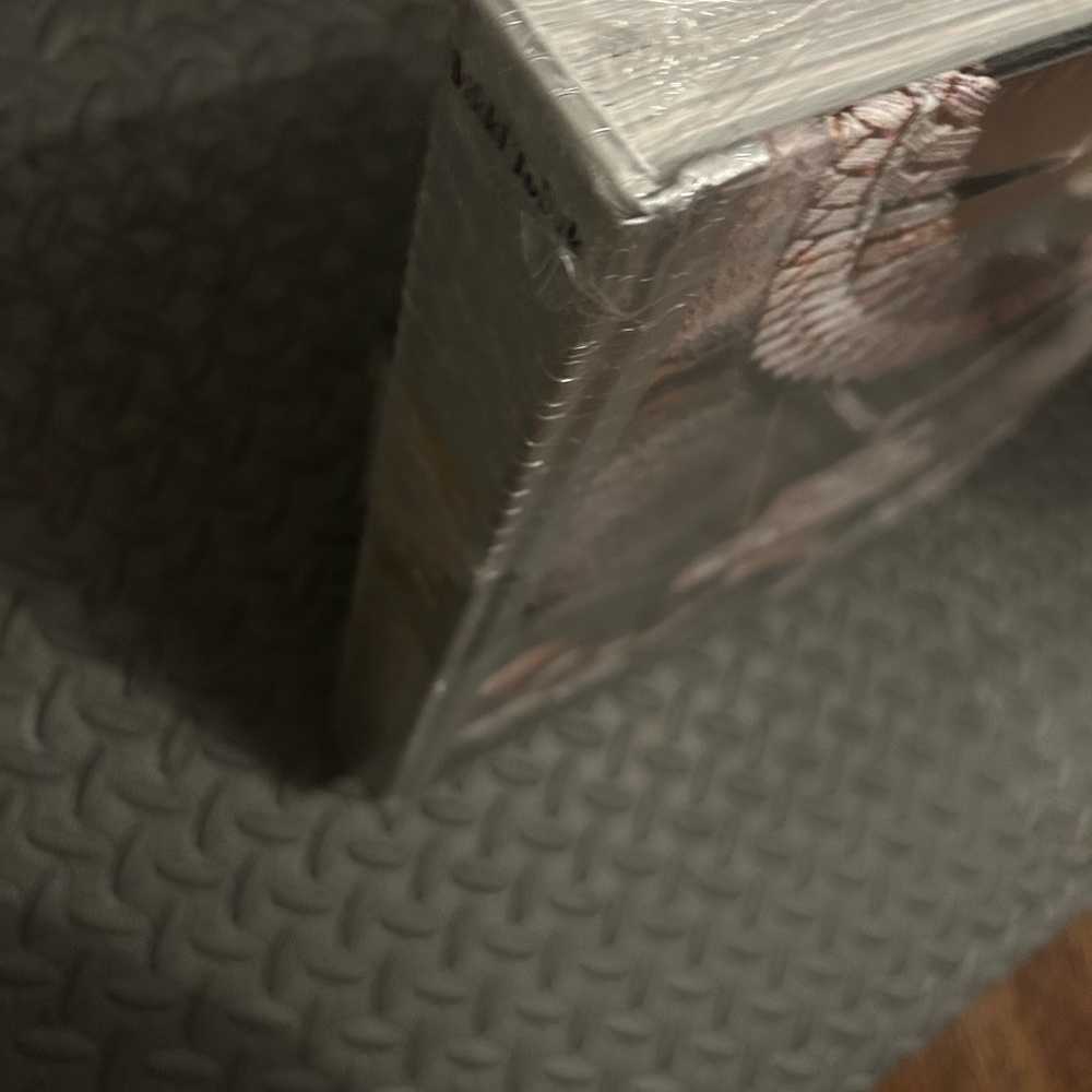Ice Cold: Hip Hop Jewelry Coffee Table Book - Picture 3 of 7